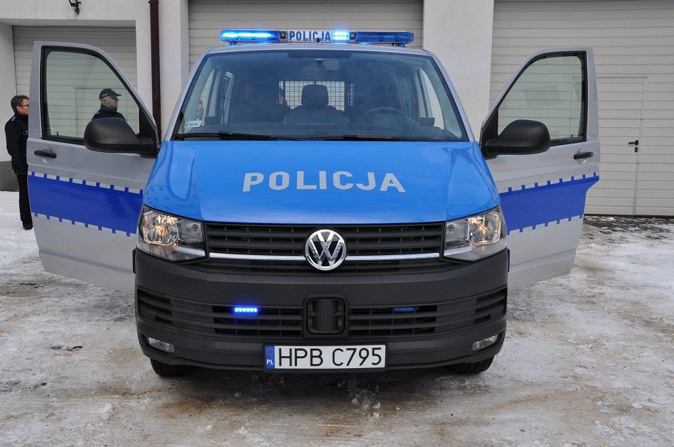 Wałbrzych/powiat wałbrzyski: Policja wałbrzyska ma nowy wóz dzięki wsparciu samorządów