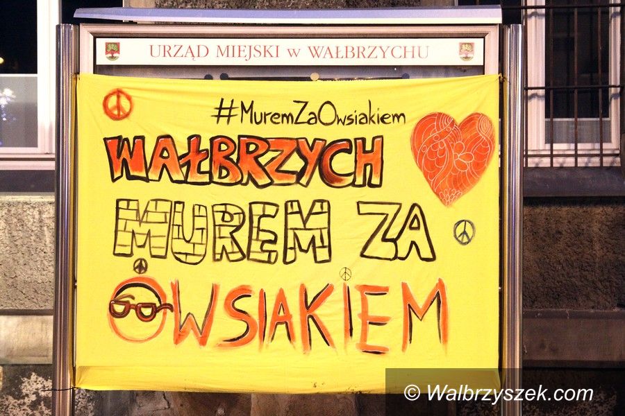Wałbrzych: Akcja "Murem za Owsiakiem" w Wałbrzychu