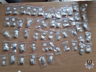 REGION, Boguszów-Gorce: Dwóch mieszkańców Boguszowa–Gorc odpowie przed sądem za posiadanie amfetaminy i handel środkami psychotropowymi