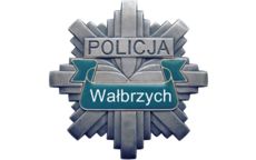 Wałbrzych: Policjanci poszukują świadków wypadku z ul. Piłsudskiego w Wałbrzychu
