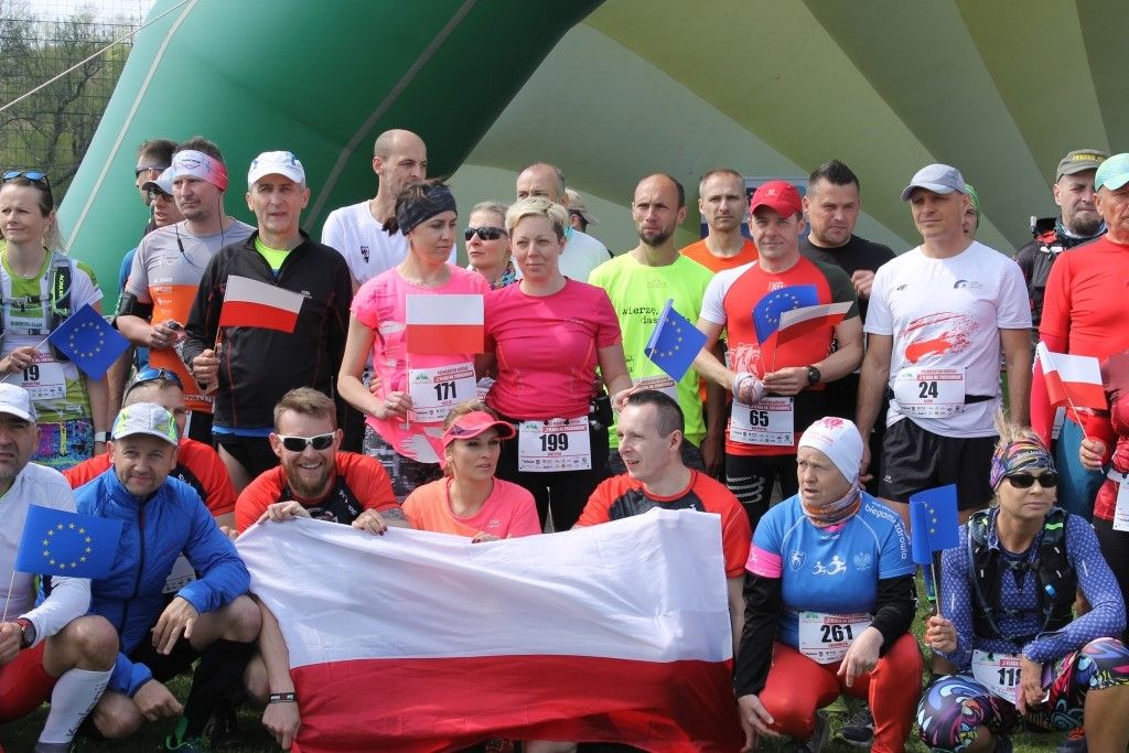 powiat wałbrzyski: Półmaraton górski "Z flagą na Trójgarbie" okazał się organizacyjnym sukcesem
