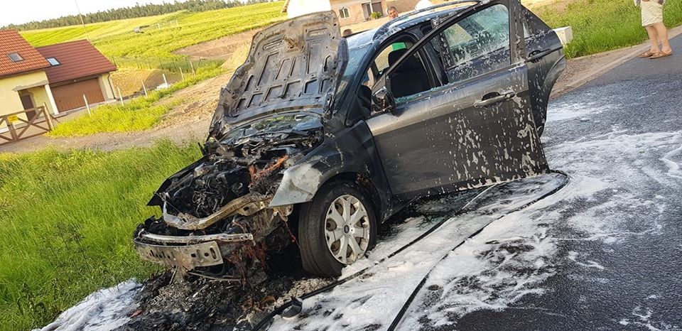 REGION, Czarny Bór: Spłonął samochód w Czarnym Borze