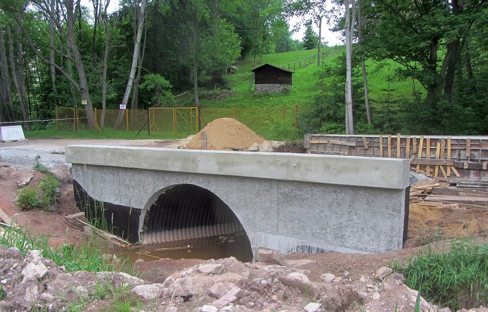 powiat wałbrzyski: Most w trakcie przebudowy