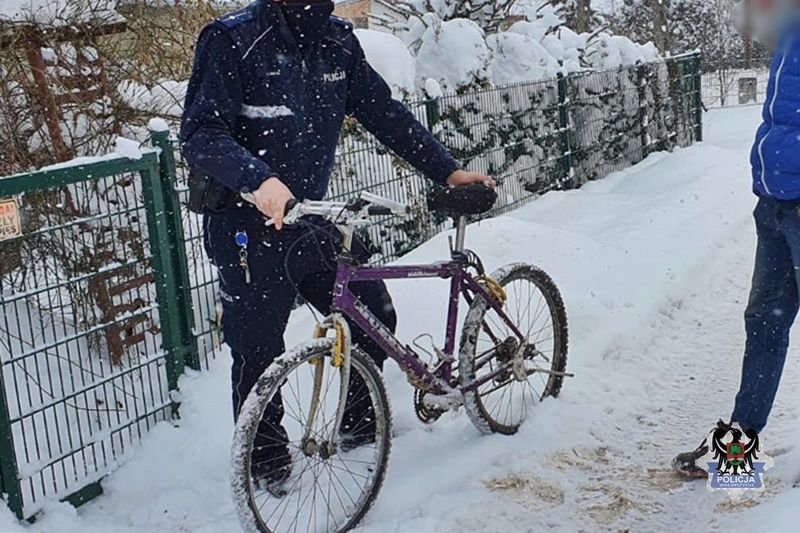 REGION, Boguszów-Gorce: Rowerem brnął przez śnieg