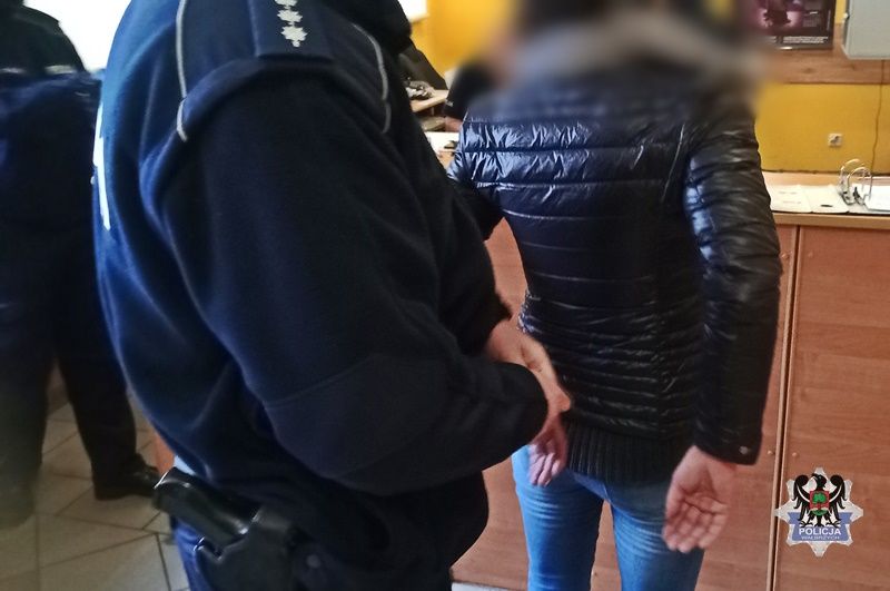 REGION, Boguszów-Gorce: Kobieta zaatakowała policjanta