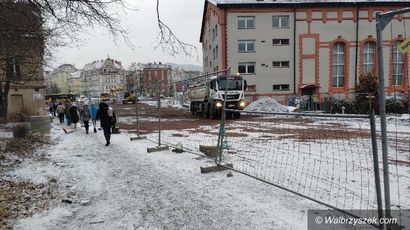 Wałbrzych: Kładą asfalt na Grunwaldzkim