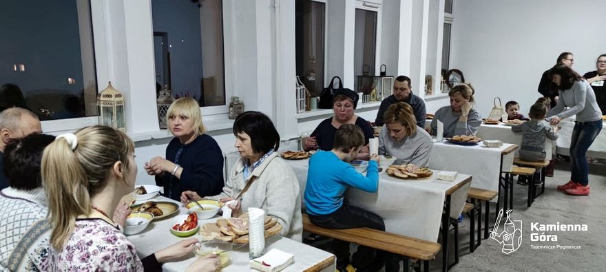 REGION, Kamienna Góra: Przyjęli uchodźców kolacją