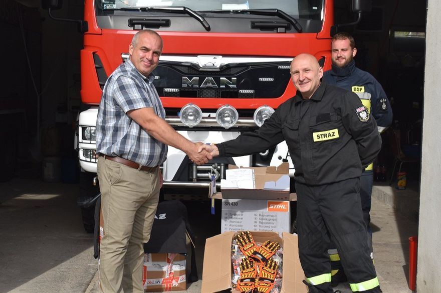 REGION, Walim: Kurtki i rękawice dla strażaków