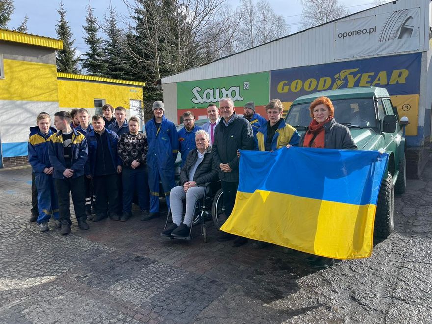 Wałbrzych: Dwa auta dla ukraińskiego wojska