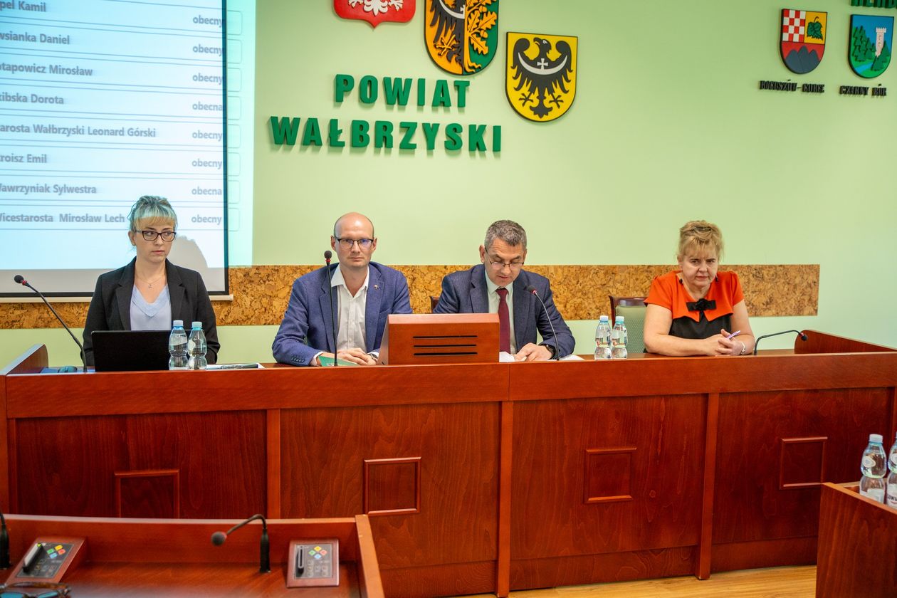 powiat wałbrzyski: Pierwsze decyzje nowej Rady