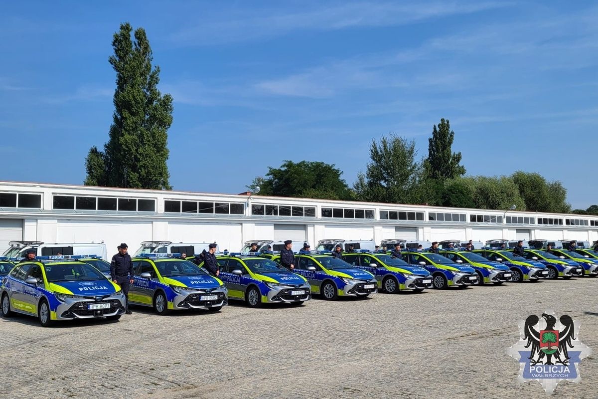 Wałbrzych/REGION: Nowe hybrydy dla wałbrzyskich policjantów