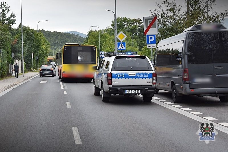 Wałbrzych: Autobus potrącił pieszego