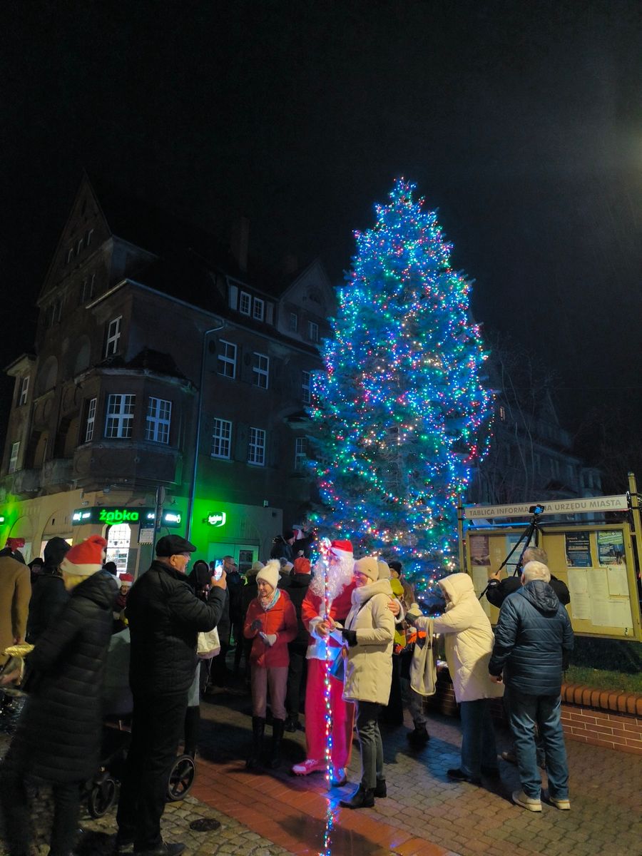 REGION, Szczawno-Zdrój: Choinka rozświetlona