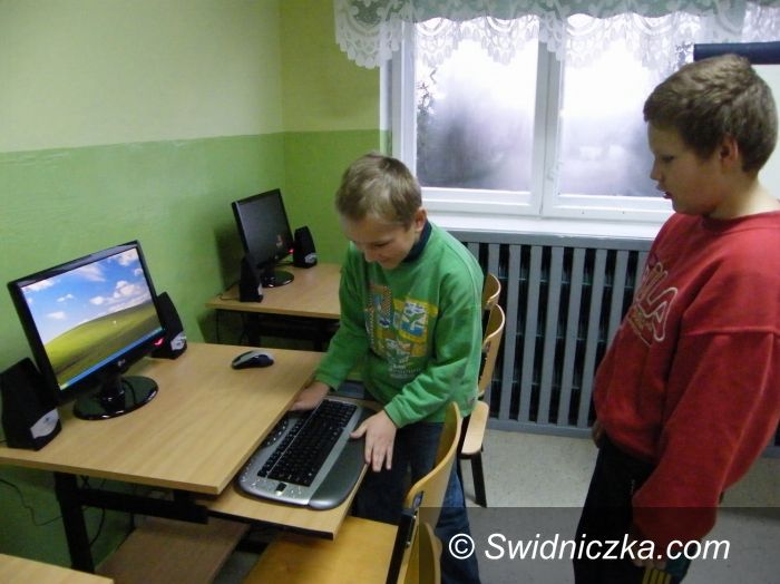 Region - Świebodzice: Budują im szkołę, fundują komputery