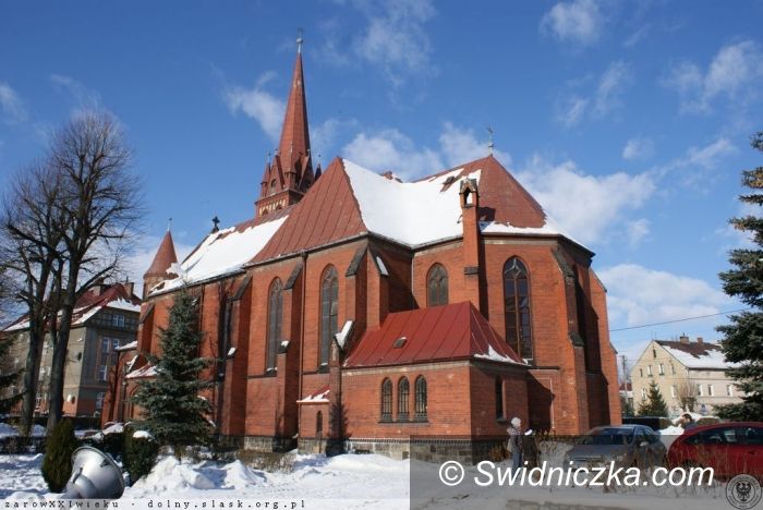 Region - Żarów: Kościołowi stuknęła setka