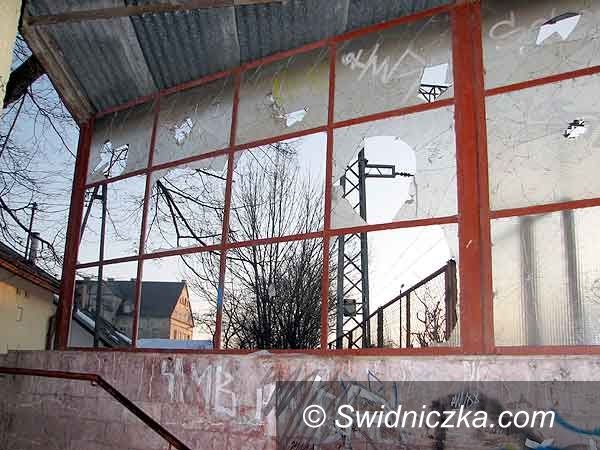 Region - Żarów: Stacja w Żarowie przestanie straszyć