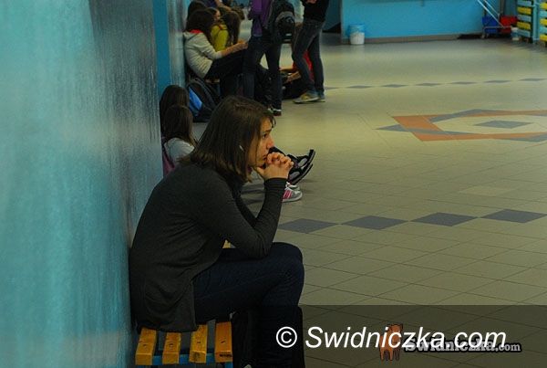 Świdnica: Minuta ciszy w świdnickich szkołach