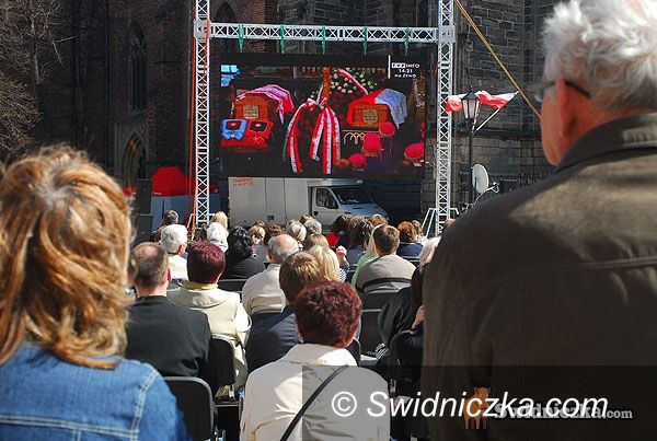 Świdnica: Msza żałobna z Krakowa przed świdnicką Katedrą