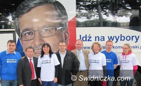 powiat świdnicki/Warszawa: Błękitni agitują za Bronisławem Komorowskim