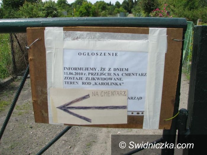 Jaworzyna Śląska: Na cmentarz dookoła ogródków