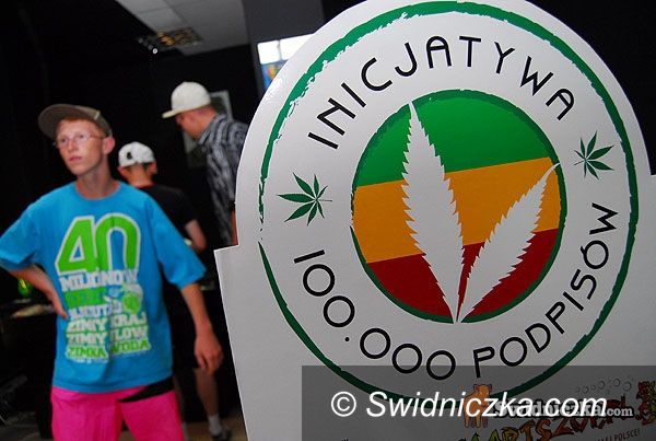 Świdnica: Zbierają podpisy za zniesieniem kar za posiadanie marihuany