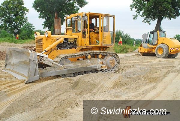powiat świdnicki: Budują trzy wiadukty, most i estakadę