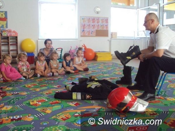 Dzierzków: Strażak odwiedził przedszkolaków