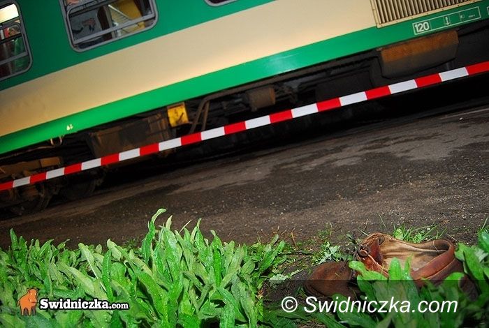Żarów: Policja identyfikuje jedną z ofiar nocnej tragedii na przejeździe kolejowym w Żarowie
