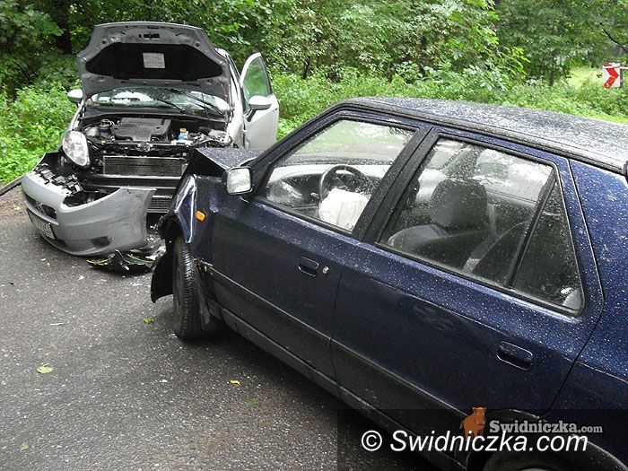 Modliszów: Stłuczka na serpentynie przed Modliszowem