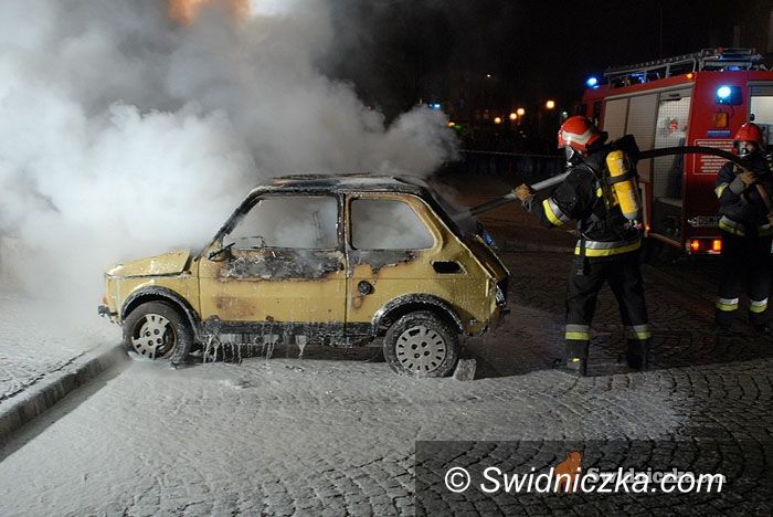 Strzegom/Świdnica: Samochody w ogniu