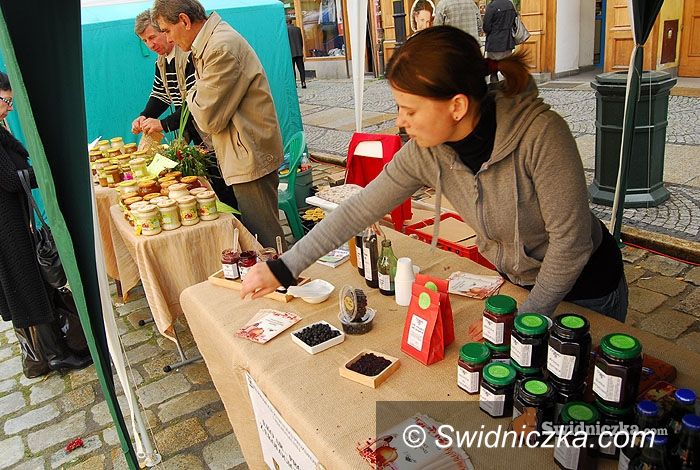 Świdnica: Sery, miody, chleby – zdrowie w przysmakach na świdnickim Rynku