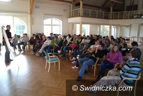 Krzyżowa: Wrocławianie uczą świdniczan młodej demokracji