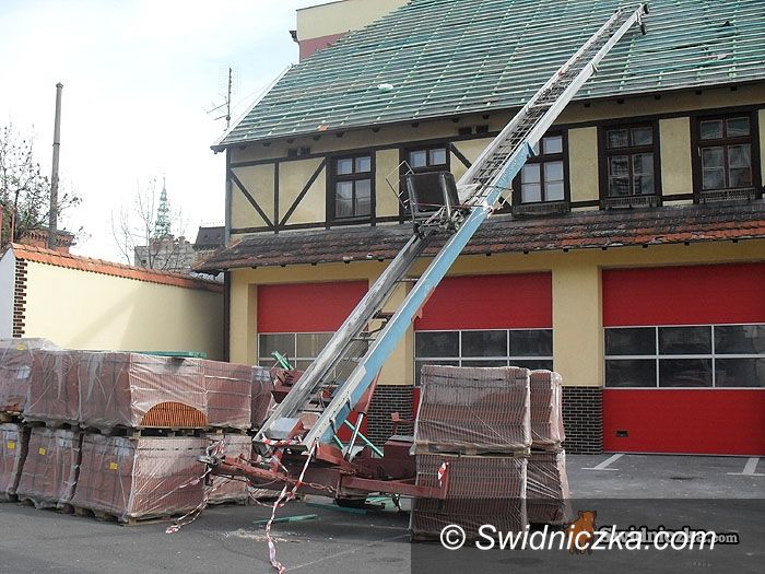 Świdnica: Strażacy pod nowym dachem