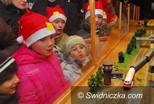 Jaworzyna Śląska: Ośmiu Mikołajów przyjedzie parowozem do jaworzyńskiego skansenu