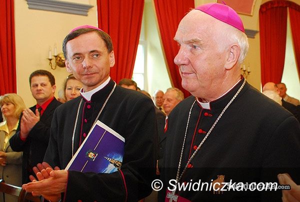 diecezja świdnicka: Tegoroczne bierzmowania – biskupi podzielili się diecezją
