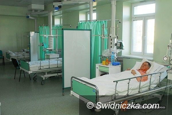 Świdnica: Szpital przyjmuje nawet w niezakontraktowanych poradniach, NFZ rozpatrzy sprawy przychodni i dentystów