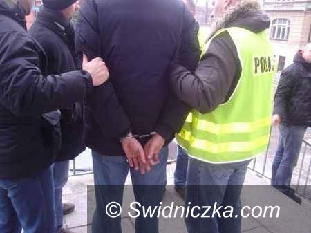 Świdnica: Rabuś, który zamaskowany napadł na sklep, aresztowany na trzy miesiące