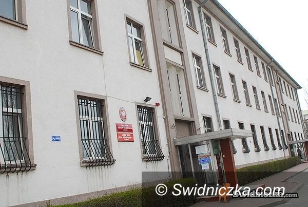 powiat świdnicki: Skarbówka szykuje się na oblężenie przez podatników