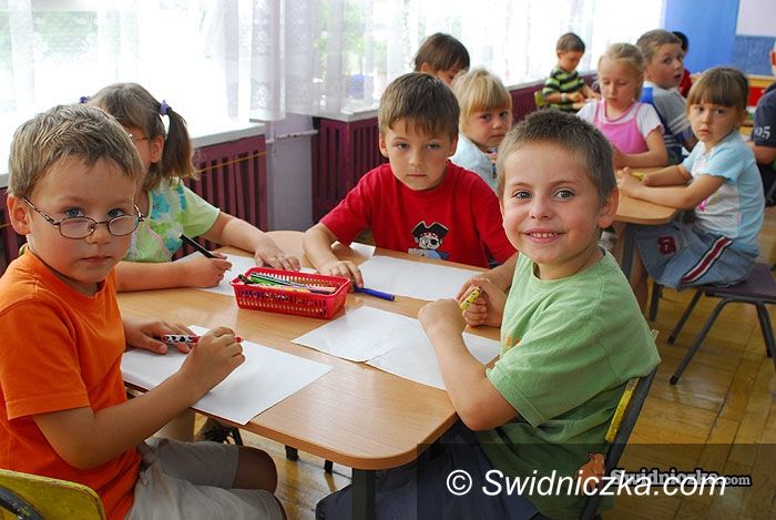 Świdnica: Pięciolatki w szkolnych ławach