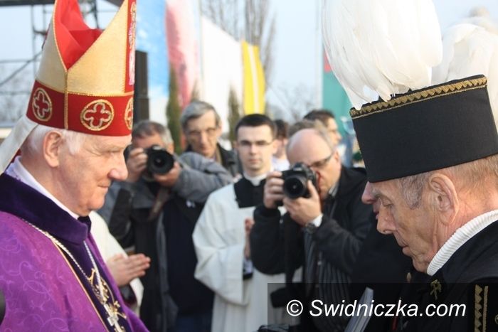 Wałbrzych/diecezja świdnicka: Wierni modlili się na Mszy Papieskiej w Wałbrzychu