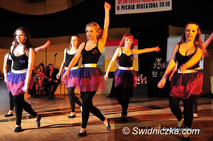 Świdnica: III LO w Świdnicy opanowali tancerze [FOTO VIDEO]