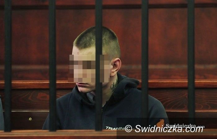 Świdnica: Dwudziestojednolatek oskarżony o zabicie mężczyzny w dopalaczowym szale bez wyroku
