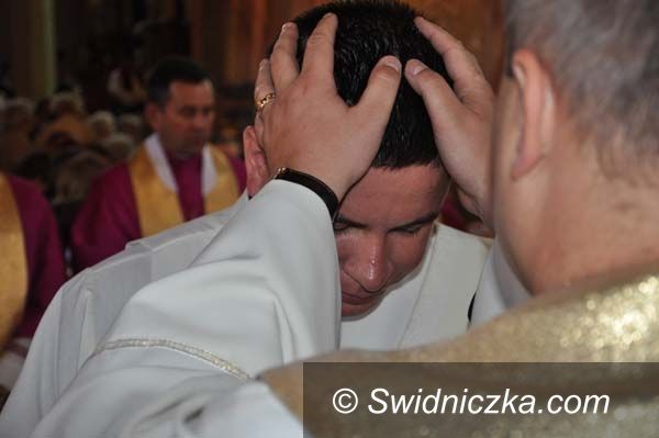 Świdnica: Poświęcili życie Bogu – 18 nowych kapłanów w diecezji