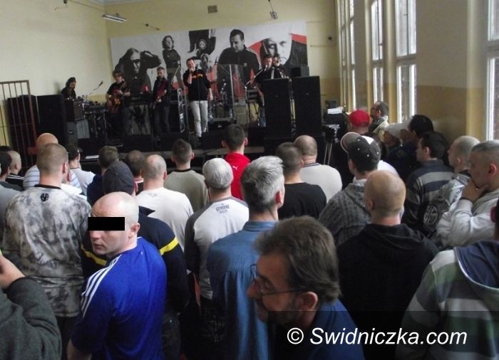 Świdnica/Pieszyce: Więźniowie dzieciom – w świdnickim areszcie zbierano na dzieci z Domu Dziecka