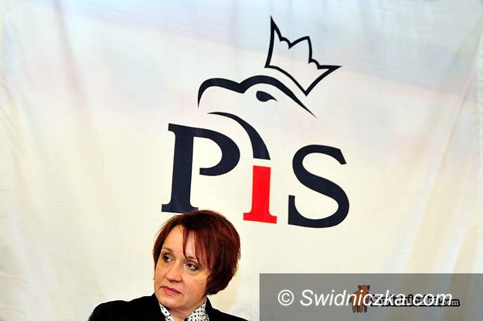 Świdnica: Chcą referendum w sprawie prywatyzacji służby zdrowia – Anna Zalewska zbiera podpisy