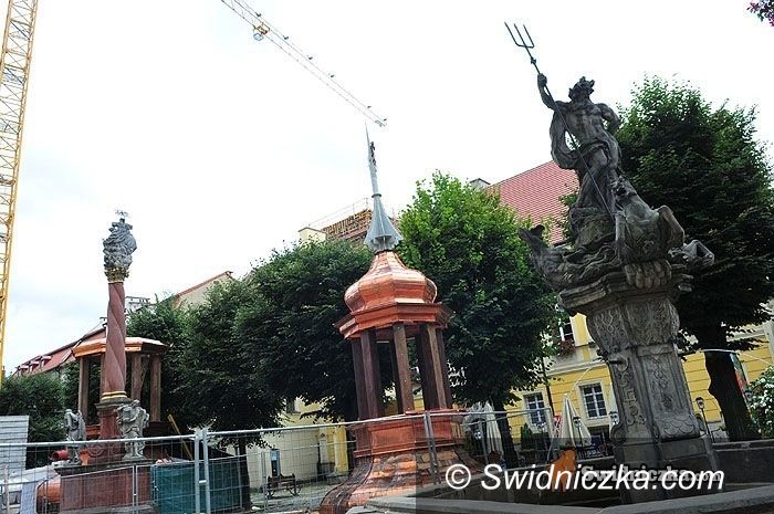 Świdnica: Montaż hełmów na wieży w poniedziałek – uwaga na utrudnienia