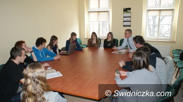 Świdnica: O szkolnej demokracji w IV LO