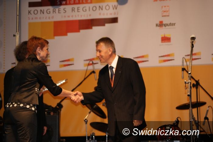 Świdnica: Nagrodzono kolejnych laureatów rankingów samorządowych w ramach Kongresu Regionów