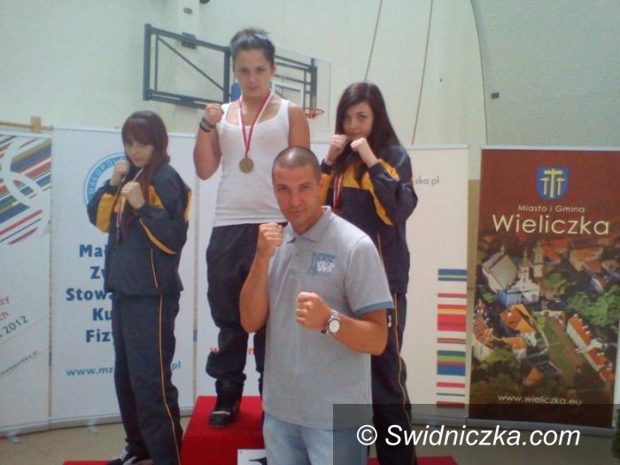Wieliczka: Trzy medale świdnickich bokserek!