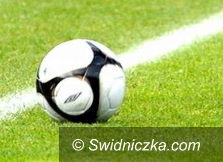 IV-liga piłkarska: Mecz na szczycie w Zawidowie